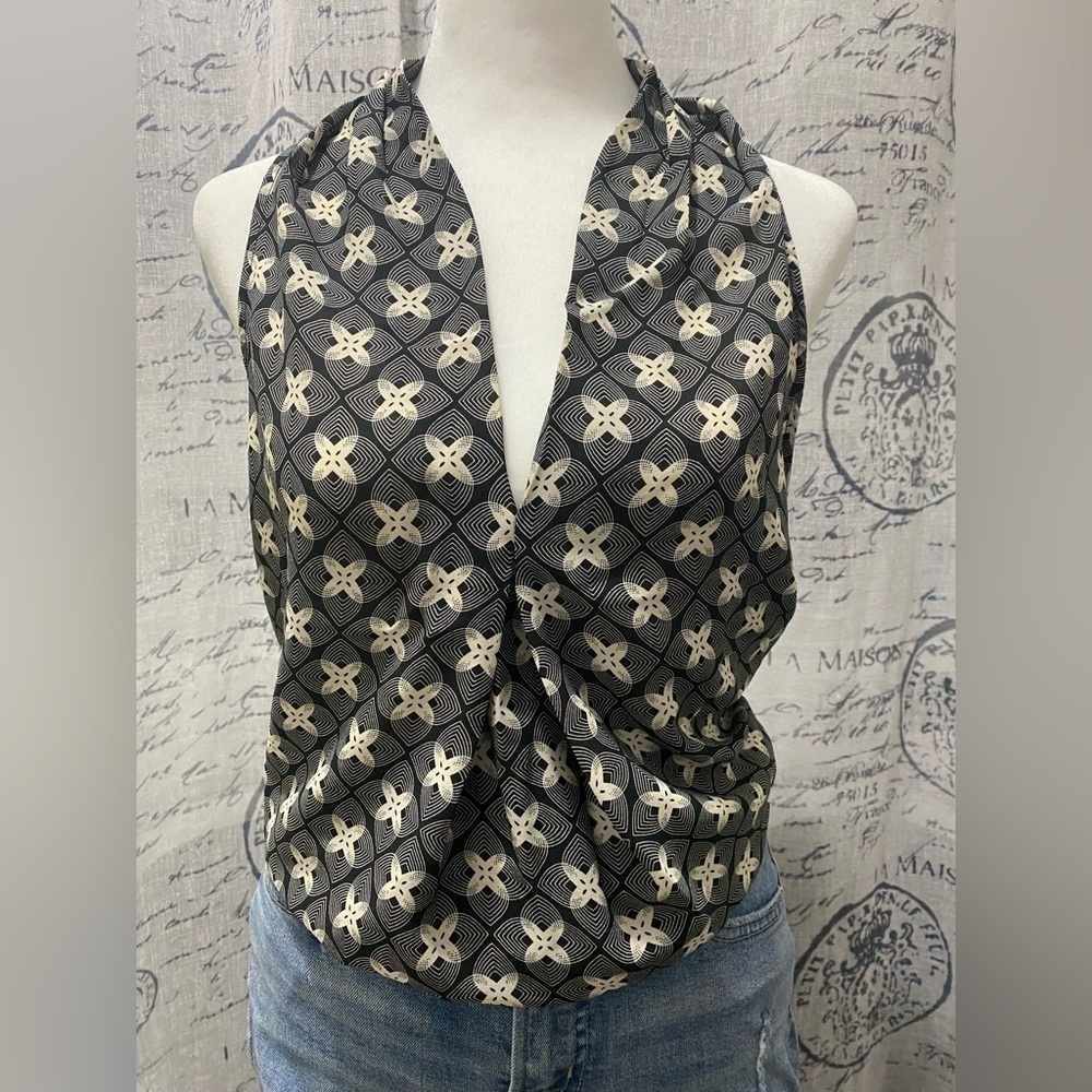 MAX STUDIO | Geometric Sleeveless Halter Top V-neck Blouse